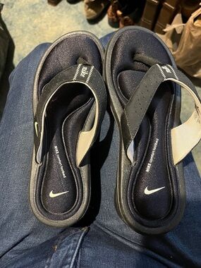 Nike Black and White Cushioned Flip Flop Sandals